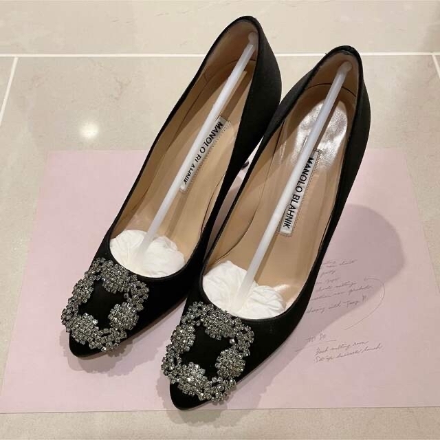 MANOLO BLAHNIK(マノロブラニク)のマノロブラニク パンプス ハンギシ 34.5 ブラック 黒 ビジュー レディースの靴/シューズ(ハイヒール/パンプス)の商品写真