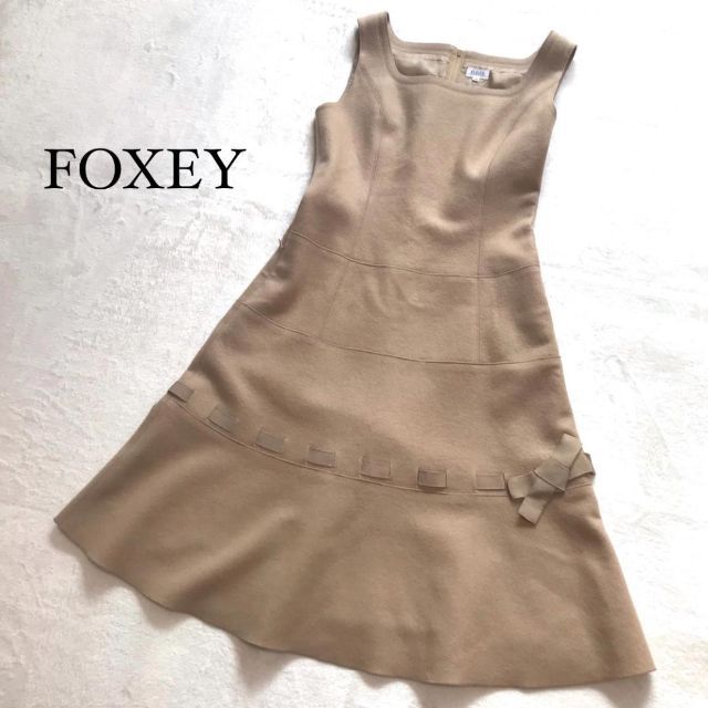 FOXEY(フォクシー)の【超美品】フォクシー ワンピース ベージュ カシミヤ混 リボン 裏地レース 40 レディースのワンピース(ひざ丈ワンピース)の商品写真