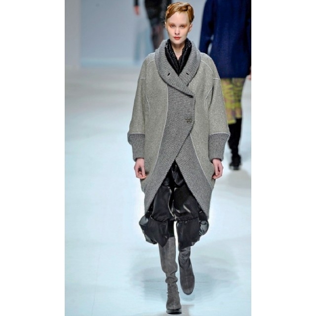 ☆2010AW イッセイミヤケ☆ コレクションライン ウールコート 変形