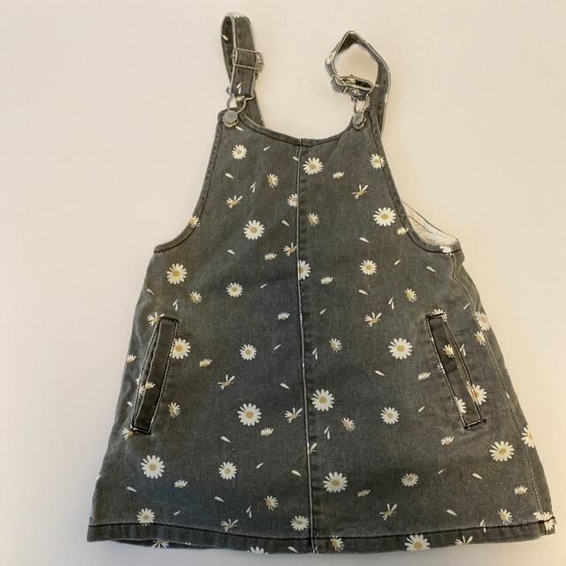 ZARA KIDS(ザラキッズ)のZARA KIDS デイジーデニムジャンパースカート104cm キッズ/ベビー/マタニティのキッズ服女の子用(90cm~)(ワンピース)の商品写真