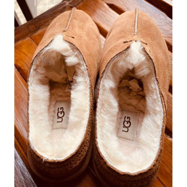 UGG(アグ)の完売しました。。。③超美品✨25～25.5相当✨UGG✨NEUMAN✨ニューマン レディースの靴/シューズ(スリッポン/モカシン)の商品写真