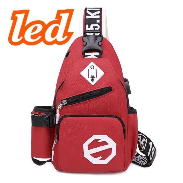 ボディー　赤 ショルダーバッグ レッド ユニセックス 多機能 イヤホン穴 USB レディースのバッグ(ショルダーバッグ)の商品写真