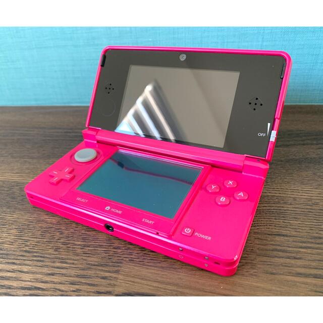 ニンテンドー3DS(ニンテンドー3DS)のニンテンドー3DS グロスピンク エンタメ/ホビーのゲームソフト/ゲーム機本体(携帯用ゲーム機本体)の商品写真