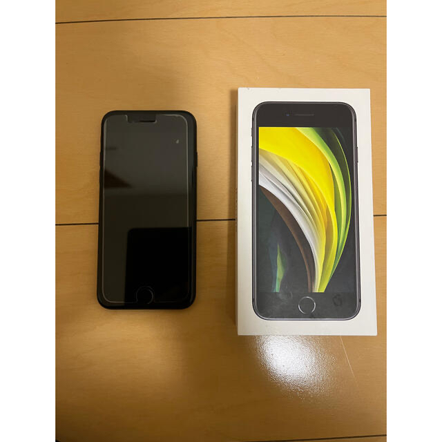 激安通販の iPhone SE 第2世代 64GB SIMフリー ブラック箱と付属品