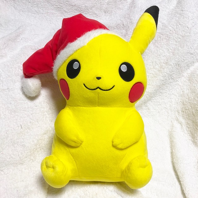 ポケモン(ポケモン)のめちゃでかクリスマスピカチュウぬいぐるみ エンタメ/ホビーのおもちゃ/ぬいぐるみ(ぬいぐるみ)の商品写真