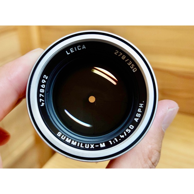 LEICA(ライカ)のライカ　ズミルックス　50mm f1.4 限定品　ホワイトエディション スマホ/家電/カメラのカメラ(レンズ(単焦点))の商品写真