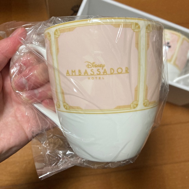 Disney(ディズニー)のdisney ambassador hotel ペア マグカップ インテリア/住まい/日用品のキッチン/食器(グラス/カップ)の商品写真