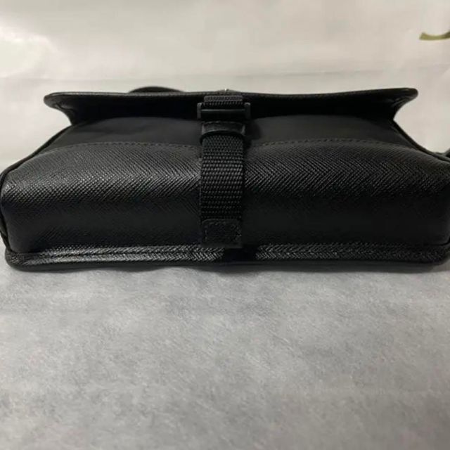 独創的 ブラウン PRADA Re-Nylon サフィアーノレザー スマートフォン