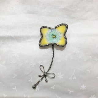 クルテ絵ガラス商店 黄色の一輪の花束ブローチ(コサージュ/ブローチ)