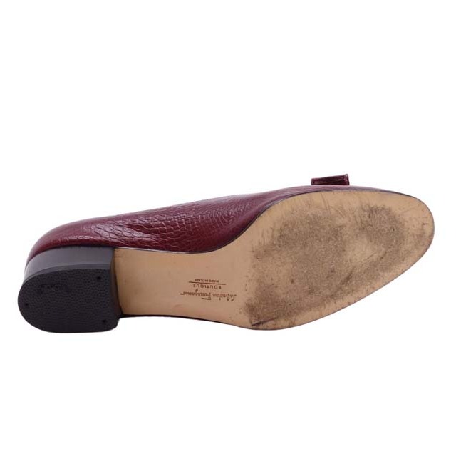 Salvatore Ferragamo(サルヴァトーレフェラガモ)のサルヴァトーレ フェラガモ パンプス ヴァラ クロコ型押し レザー シューズ レディース 7.5C(25cm相当) ボルドー レディースの靴/シューズ(ハイヒール/パンプス)の商品写真
