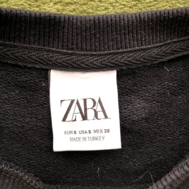 ZARA(ザラ)のZARA　バッチ付きスウェット　スエットトレーナー　黒ブラック　Ｓ メンズのトップス(スウェット)の商品写真