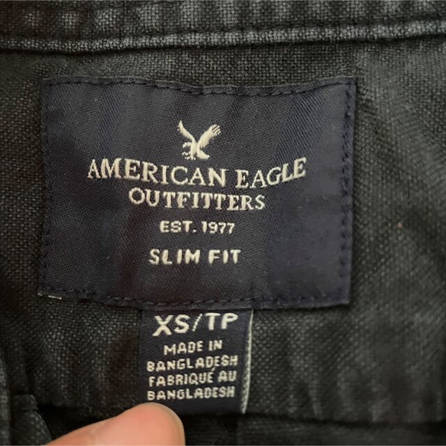 American Eagle(アメリカンイーグル)のアメリカンイーグルアウトフィッターズ　XSサイズ　シャツ　黒　メンズ メンズのトップス(シャツ)の商品写真