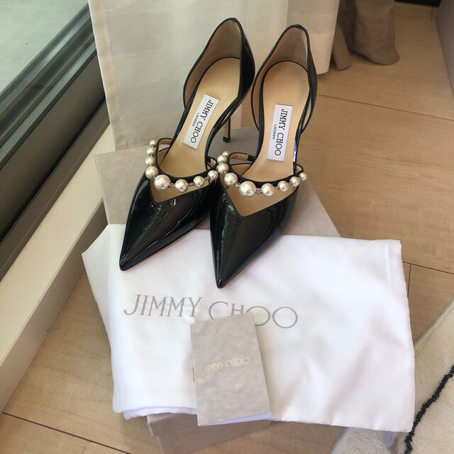 日本限定 JIMMY CHOO - ジミーチュウ パール付きblackパテントレザー