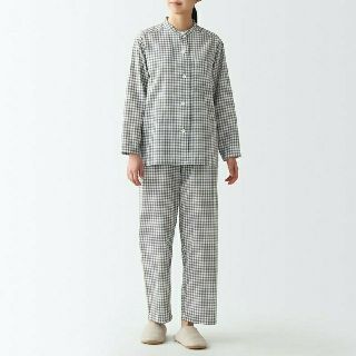 ムジルシリョウヒン(MUJI (無印良品))の無印 脇に縫い目のない二重ガーゼスタンドカラーパジャマ／チャコールグレーチェック(パジャマ)