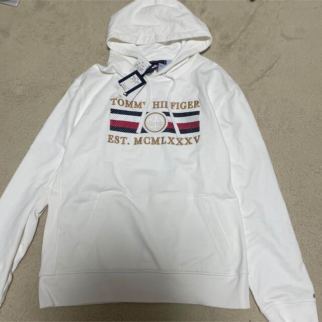 TOMMY HILFIGER(トミーヒルフィガー)の【新品未使用】TOMMY HILFIGER フーディ　パーカー　ホワイト　XXL メンズのトップス(パーカー)の商品写真