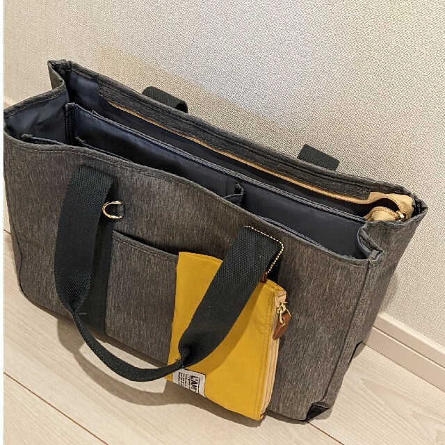 FELISSIMO(フェリシモ)のミプリュス　荷物を仕切ってすっきり収納 Tトート レディースのバッグ(トートバッグ)の商品写真