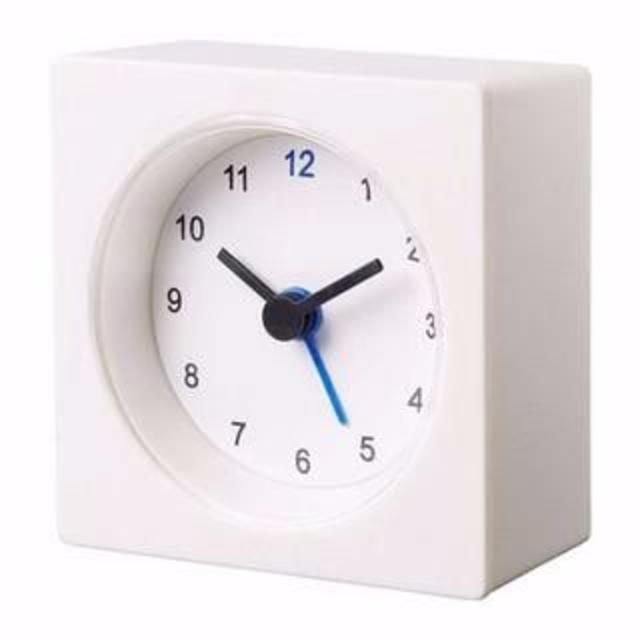 IKEA(イケア)の即購入OK☆IKEAアラームクロック（時計）☆ホワイト✩送料込 インテリア/住まい/日用品のインテリア小物(置時計)の商品写真
