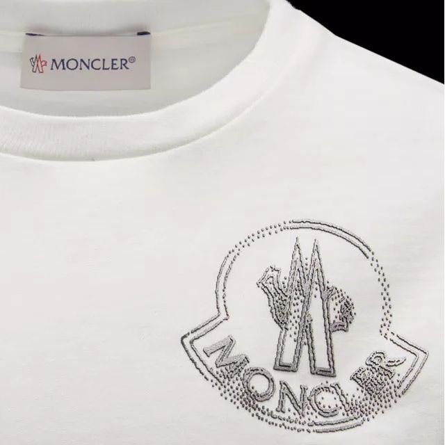 ●新品/正規品● MONCLER フロント Stone風 ロゴ 長袖 Tシャツ