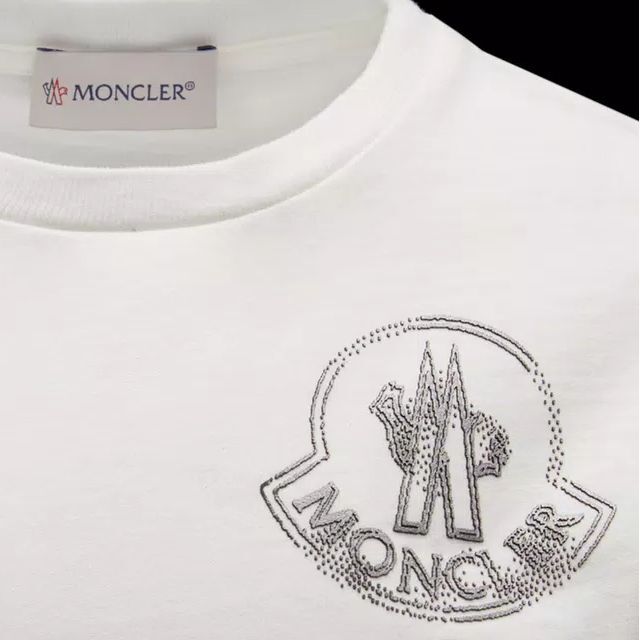 MONCLER(モンクレール)の●新品/正規品● MONCLER フロント Stone風 ロゴ 長袖 Tシャツ キッズ/ベビー/マタニティのキッズ服女の子用(90cm~)(Tシャツ/カットソー)の商品写真