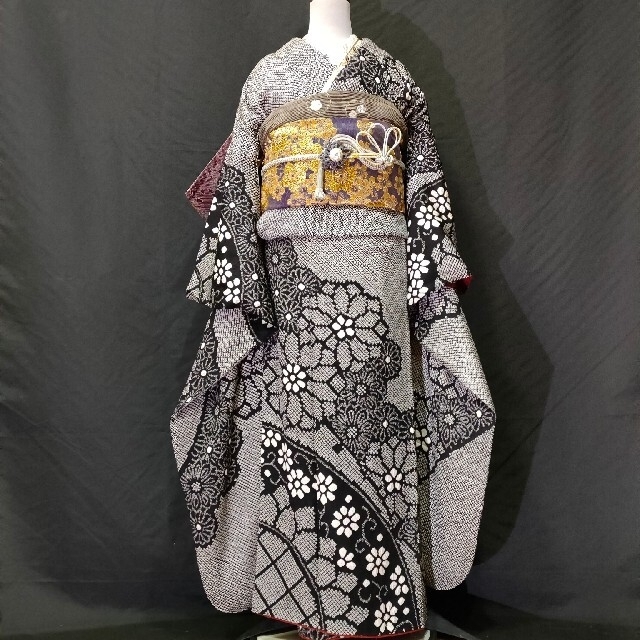 安いそれに目立つ 逸品 本総絞り 本振袖 美品 黒 振袖
