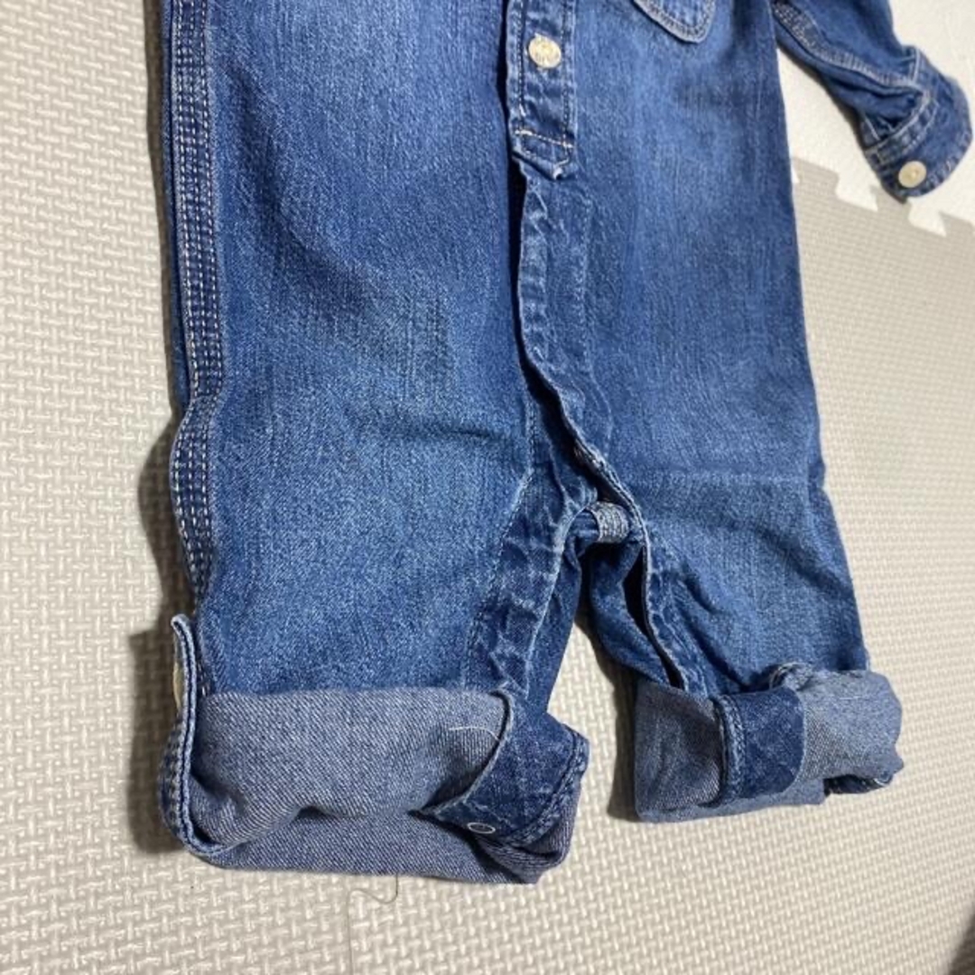 babyGAP(ベビーギャップ)のbabyGAP デニムロンパース キッズ/ベビー/マタニティのベビー服(~85cm)(ロンパース)の商品写真