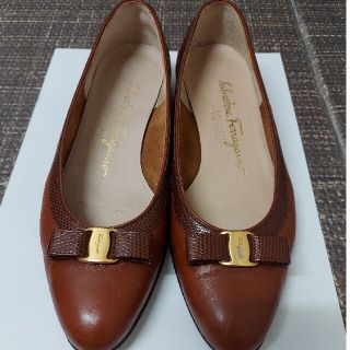 サルヴァトーレフェラガモ(Salvatore Ferragamo)のサルバトーレ　フェラガモ　パンプス22.5cm(ハイヒール/パンプス)