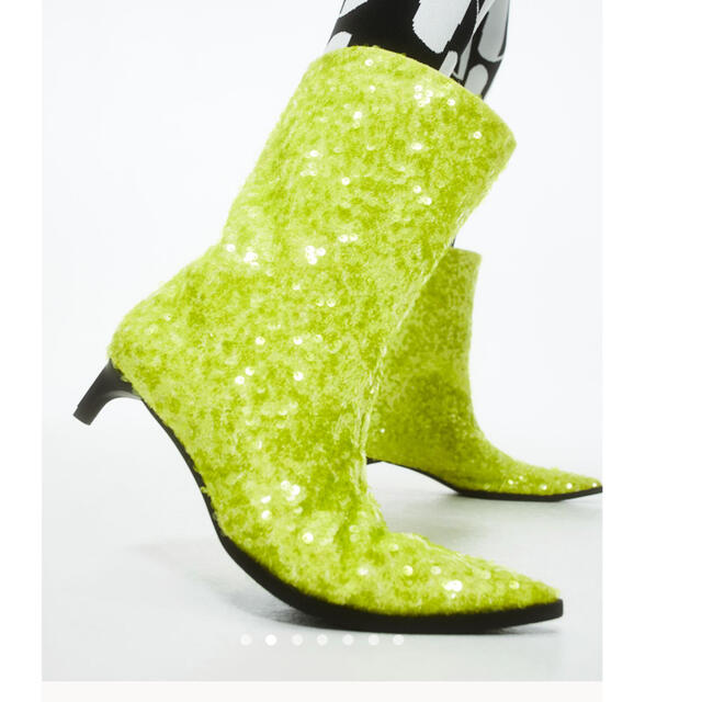 H&M(エイチアンドエム)の未使用　H&M studio 2022 ブーツ レディースの靴/シューズ(ブーツ)の商品写真