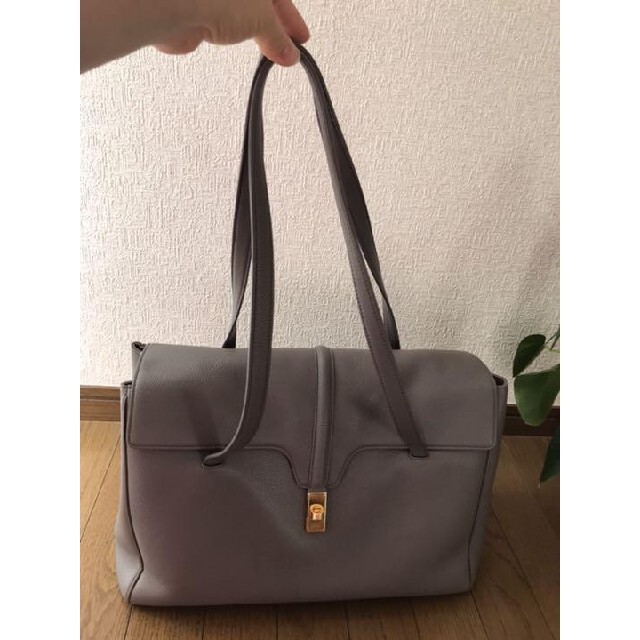 【おしゃれ】 celine - セリーヌ セーズ 16 ソフト ラージ ショルダーバッグ グレー ショルダーバッグ 【おしゃれ】 celine - セリーヌ セーズ 16 ソフト ラージ ショルダーバッグ グレー ショルダーバッグ