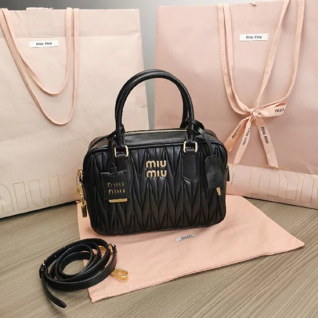 miumiu ハンドバッグ