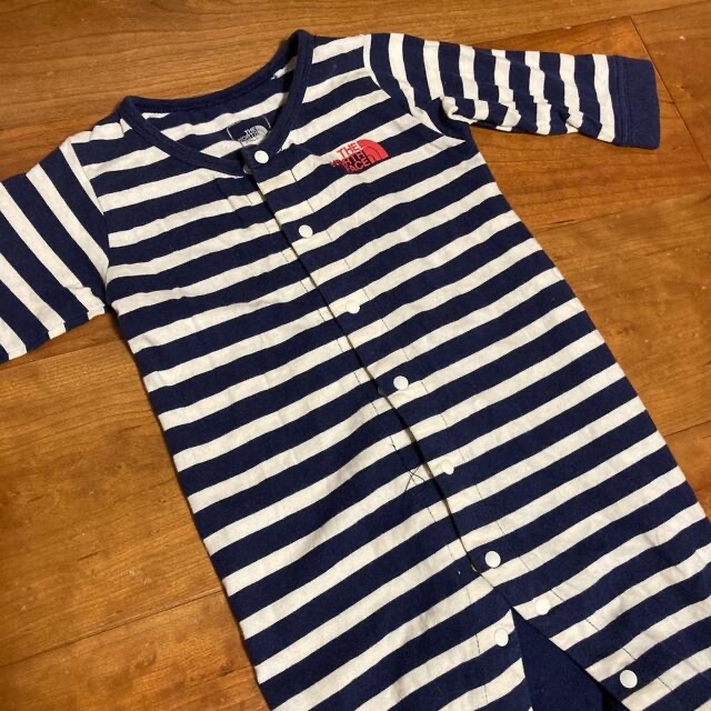 THE NORTH FACE(ザノースフェイス)の週末値下げ　ノースフェイス　ロンパース　70 キッズ/ベビー/マタニティのベビー服(~85cm)(ロンパース)の商品写真