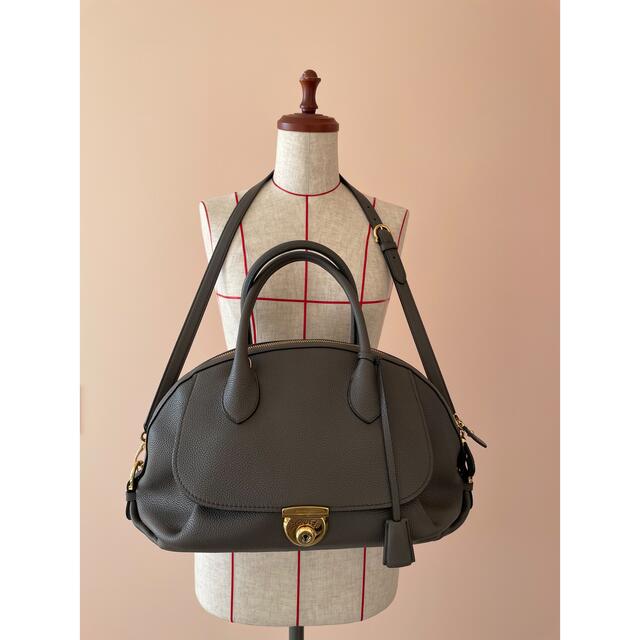 上質で快適 Salvatore Ferragamo ハンドバッグ フェラガモ フィアンマ