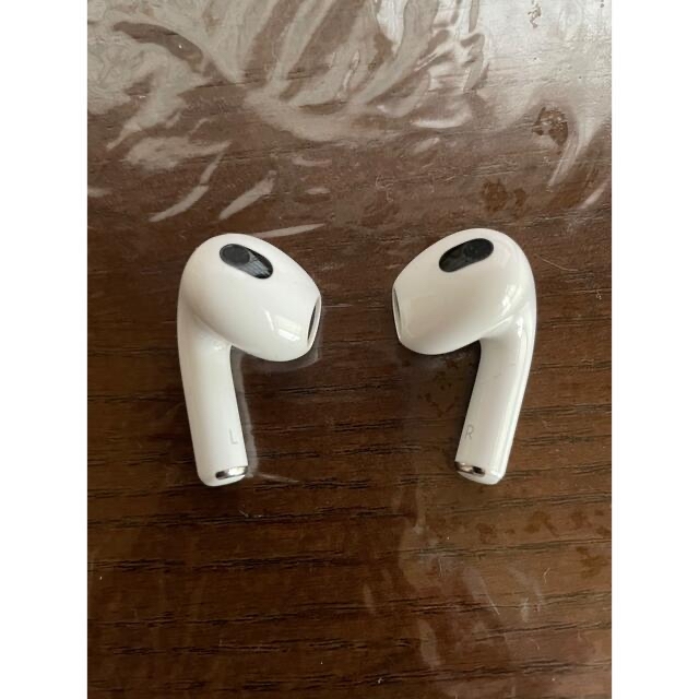 Apple(アップル)の美品！Apple AirPods 第3世代 MME73J/A 使用期間3ヶ月 スマホ/家電/カメラのオーディオ機器(ヘッドフォン/イヤフォン)の商品写真