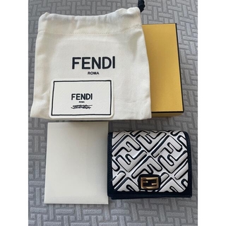 フェンディ(FENDI)のFENDI 二つ折り財布　美品★(財布)