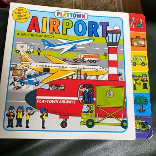 PLAYTOWN:AIRPORT:LIFT-THE-FLAP(BB)(洋書)