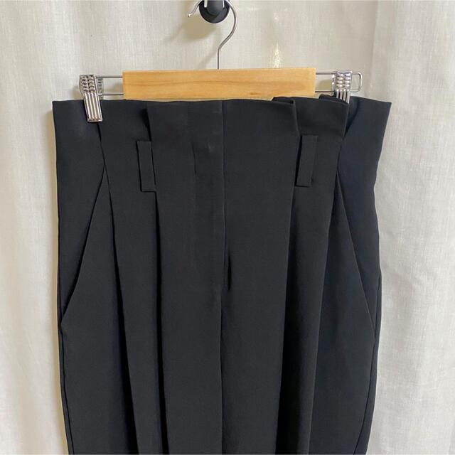 CLANE(クラネ)のクラネ正規品！新品紙タグ付き★BELT TUCK TAPERED PANTS  レディースのパンツ(カジュアルパンツ)の商品写真