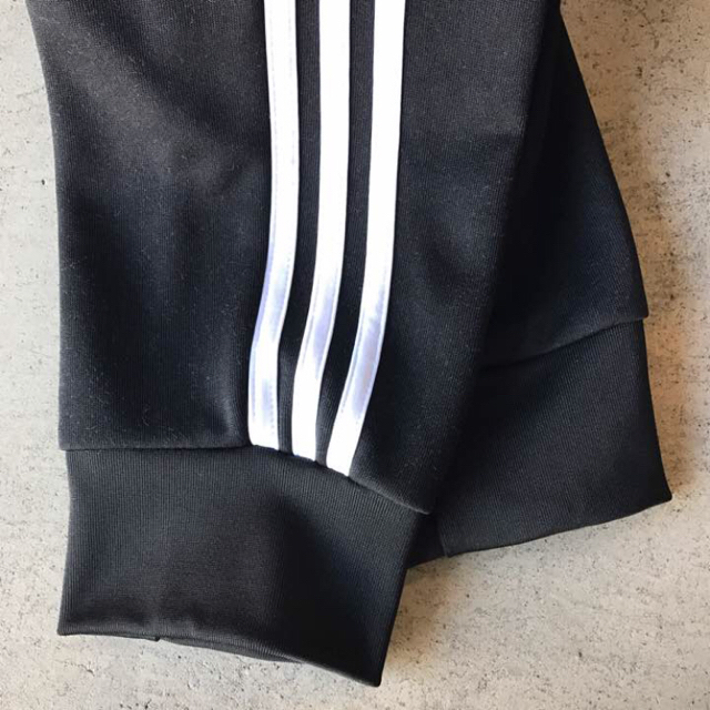 adidas(アディダス)の残3 黒 sst Cuffed Track Pants Ｍサイズ メンズのパンツ(その他)の商品写真