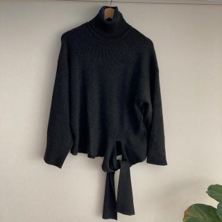 ザラ(ZARA)のＳサイズZARA KNITザラニット濃グレーハイネックデザインニット(ニット/セーター)