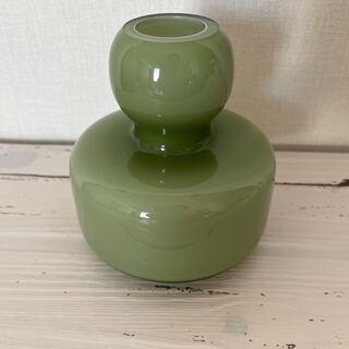 マリメッコ(marimekko)の新品　マリメッコ   フラワーベース　花瓶　オリーブ(花瓶)