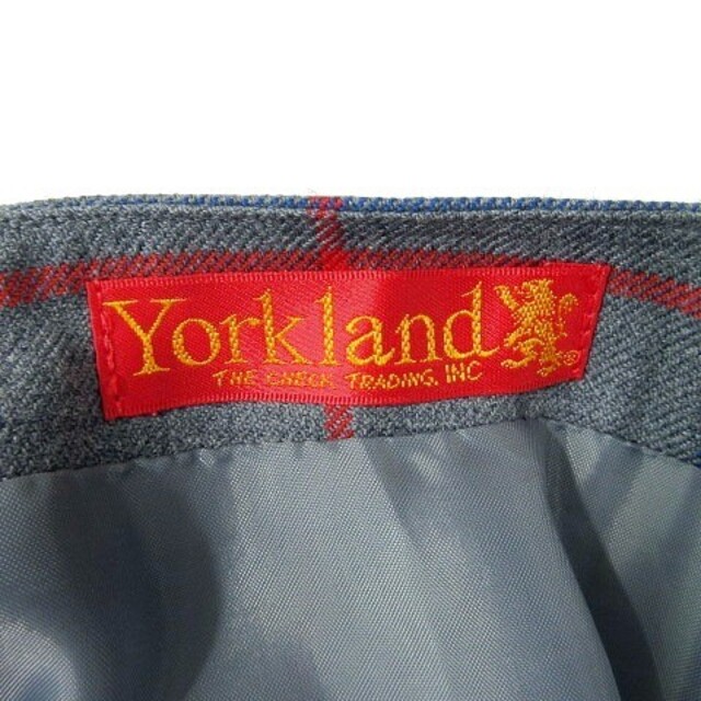 Yorkland(ヨークランド)のヨークランド プリーツ スカート ひざ丈 フレア チェック 13AR グレー レディースのスカート(ひざ丈スカート)の商品写真