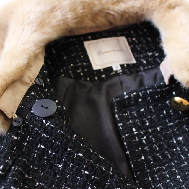 Couture Brooch(クチュールブローチ)の美品★couture broochブラックツイードファー付きコート38 レディースのジャケット/アウター(ロングコート)の商品写真