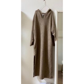 ザラ(ZARA)の新品タグ付き　ワンピース　ZARA RAZEIL フード付きニットワンピース(ロングワンピース/マキシワンピース)