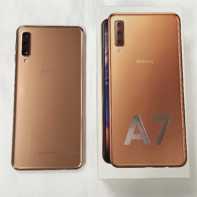 Galaxy(ギャラクシー)のGALAXY A7 Gold SM-A750C 中古完動品 箱付 スマホ/家電/カメラのスマートフォン/携帯電話(スマートフォン本体)の商品写真