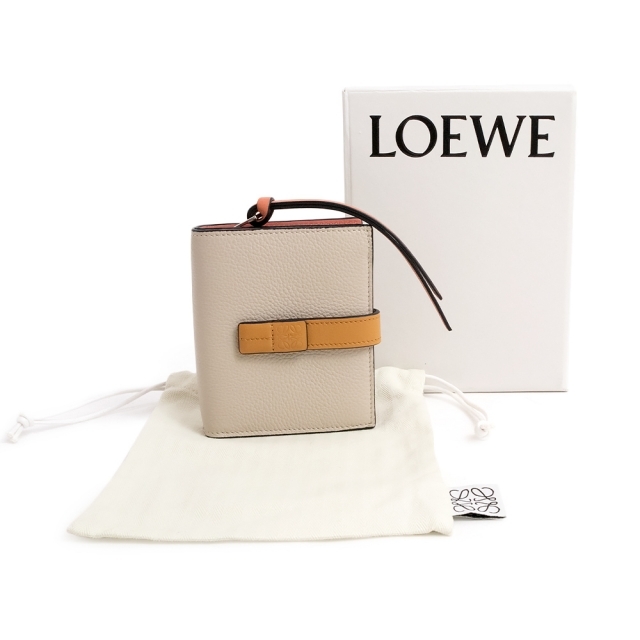 LOEWE ロエベ  コンパクト ジップ ウォレット 二つ折り財布 C660Z41X01 レザー   ライトオーツ ハニー  シルバー金具 【本物保証】