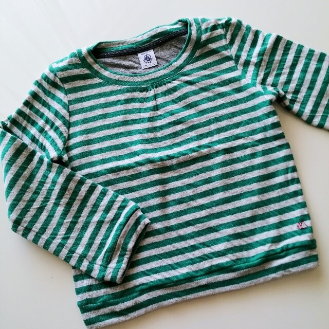 PETIT BATEAU(プチバトー)のプチバトー チュビックボーダー長袖カットソー　6ans 中古 キッズ/ベビー/マタニティのキッズ服女の子用(90cm~)(Tシャツ/カットソー)の商品写真