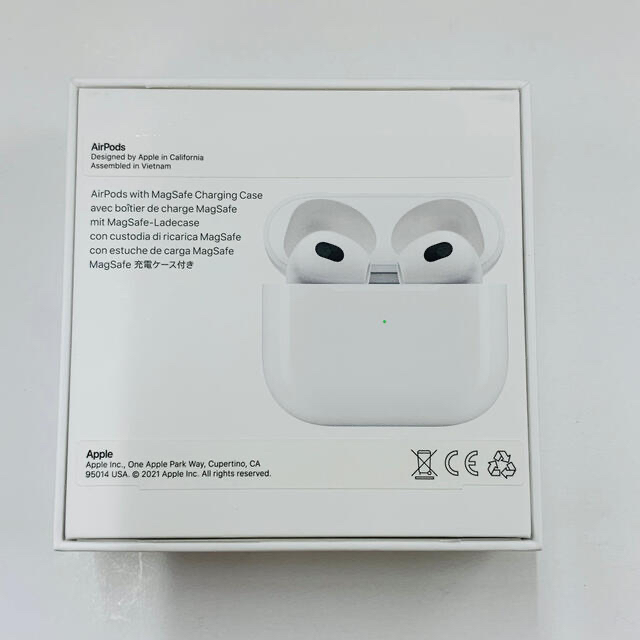 Apple(アップル)のApple AirPods第3世代　MME73J/A スマホ/家電/カメラのオーディオ機器(ヘッドフォン/イヤフォン)の商品写真