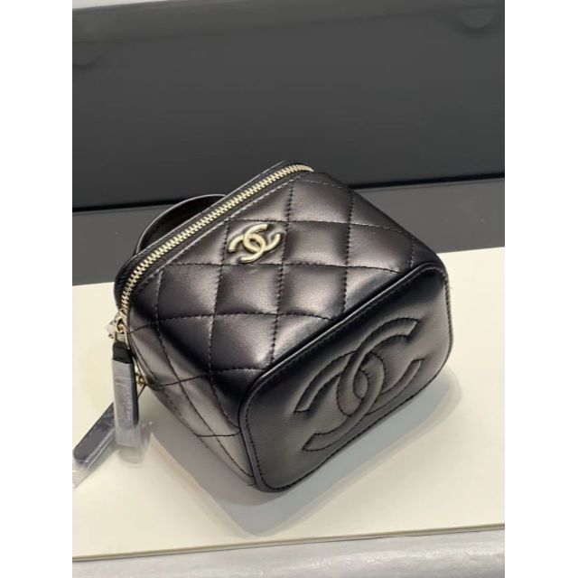 CHANELシャネル バニティ ビコローレ レディガガ パテント バッグ-