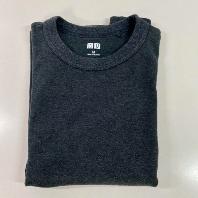 UNIQLO(ユニクロ)のUNIQLO ユニクロ　クルーネックTシャツ　ベージュ　グレー　2枚セット　M レディースのトップス(Tシャツ(半袖/袖なし))の商品写真