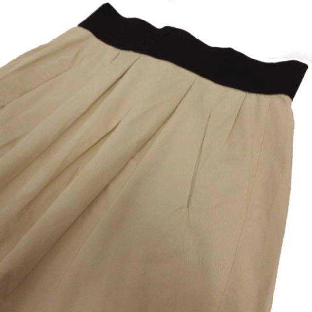 ZARA(ザラ)のZARA BASIC スカート ミニ フレア タック ベージュ ブラック 黒 M レディースのスカート(ミニスカート)の商品写真