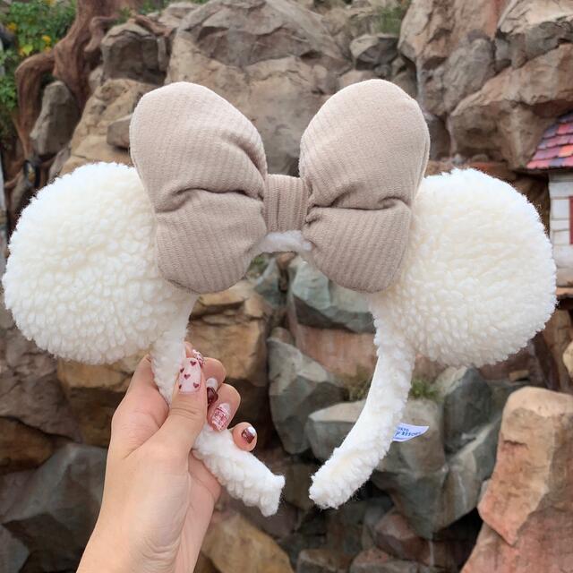 Disney(ディズニー)の最終値下げディズニー カチューシャ ふわふわ もこもこ レディースのヘアアクセサリー(カチューシャ)の商品写真