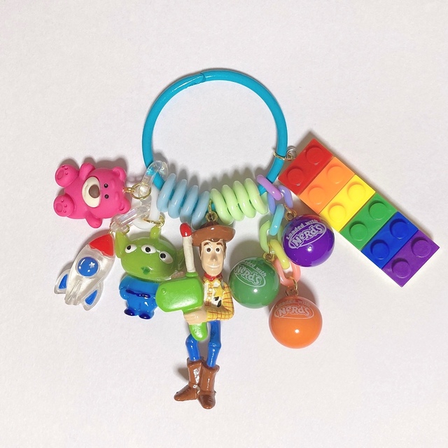 Disney(ディズニー)のじゃらじゃらキーホルダー🌈カウボーイ ハンドメイドのアクセサリー(キーホルダー/ストラップ)の商品写真